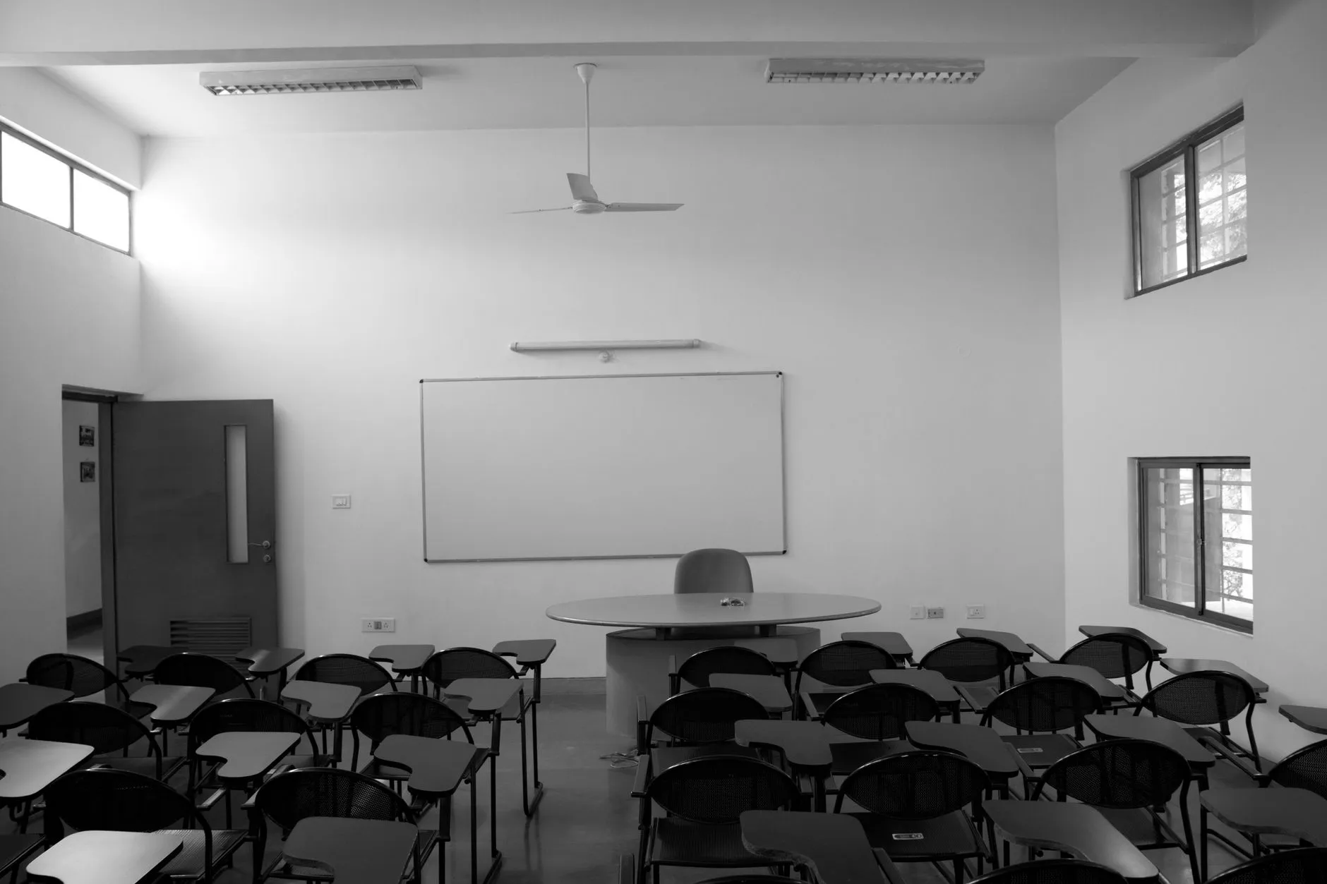 西南地区塔吊施工电梯租赁选型要点与效率提升方案