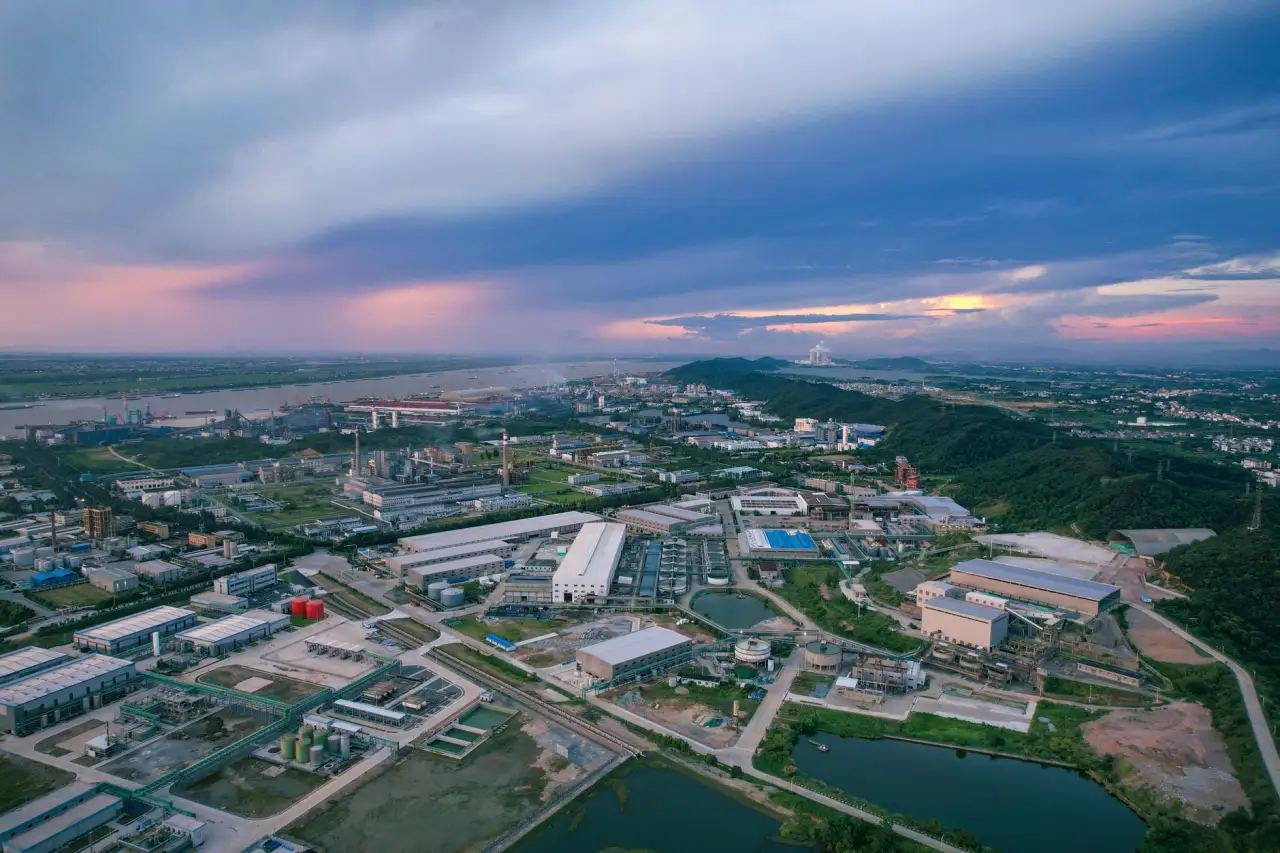 重庆塔吊租赁选型指南：如何根据工期与楼层高度匹配设备型号