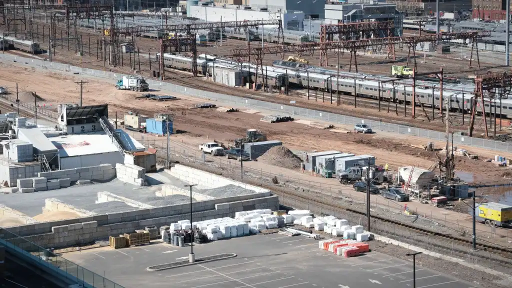 重庆建筑机械租赁：塔吊与施工电梯选型要点解析正文配图 2