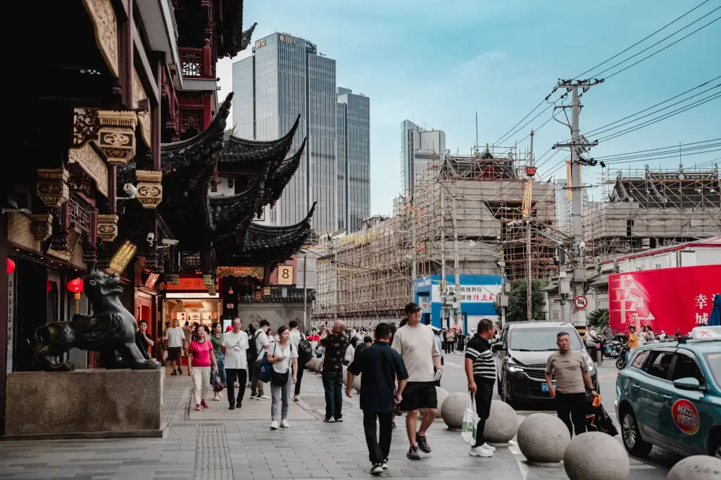 重庆地区塔吊租赁选型要点与施工安全规范指南