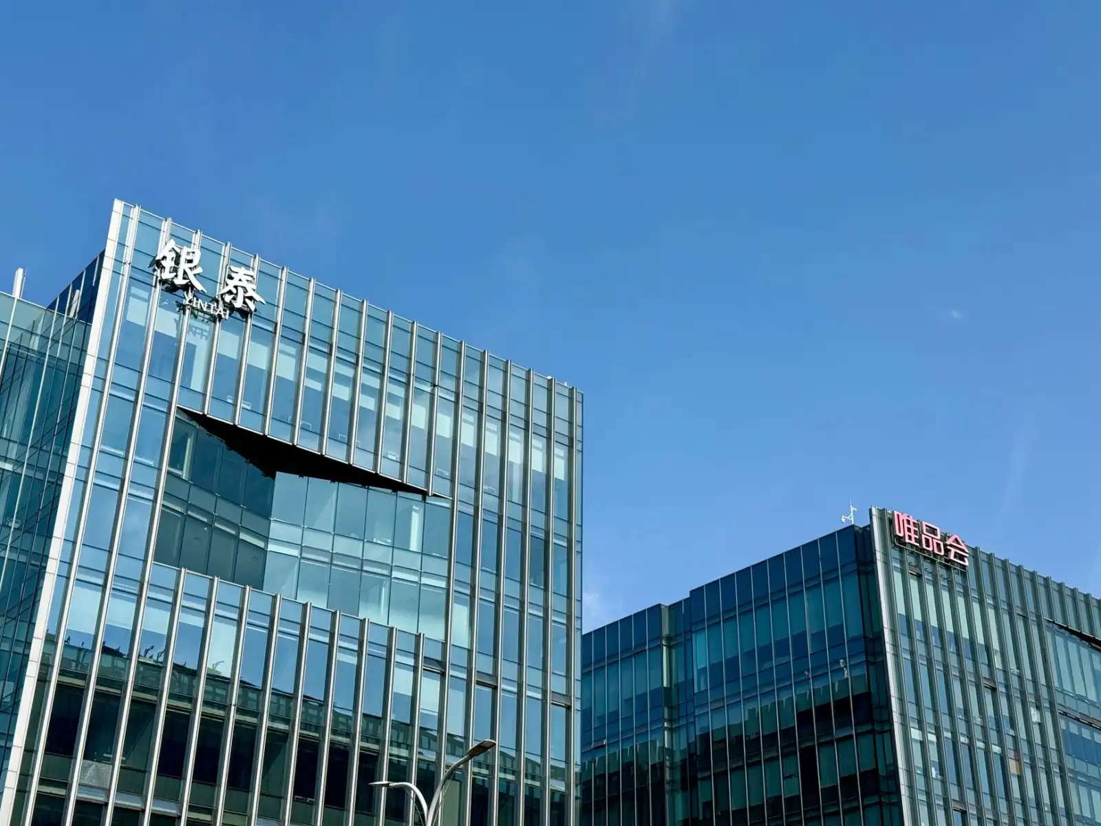 重庆地区塔吊租赁选型要点及安全检测规范解析