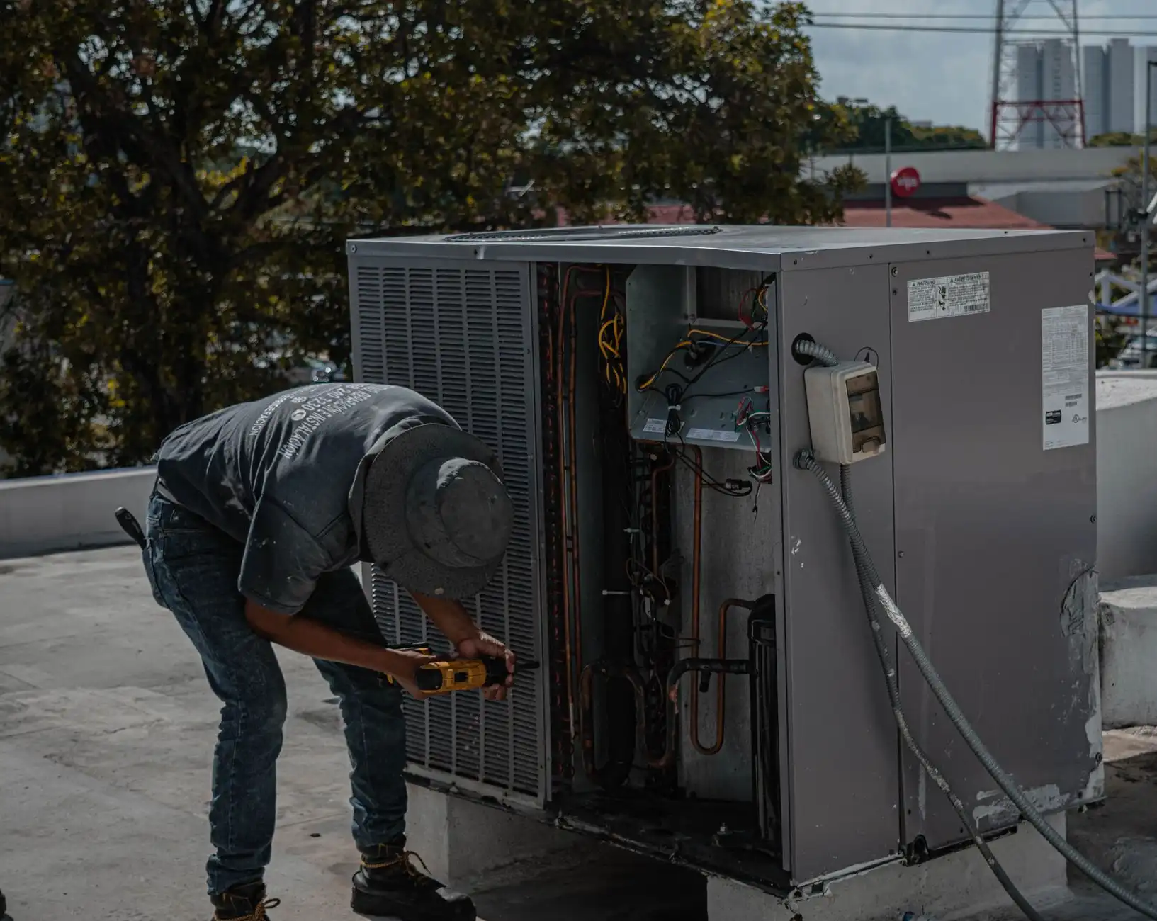 重庆建筑工地塔吊选型对比：TC6012与TC6015核心参数解析