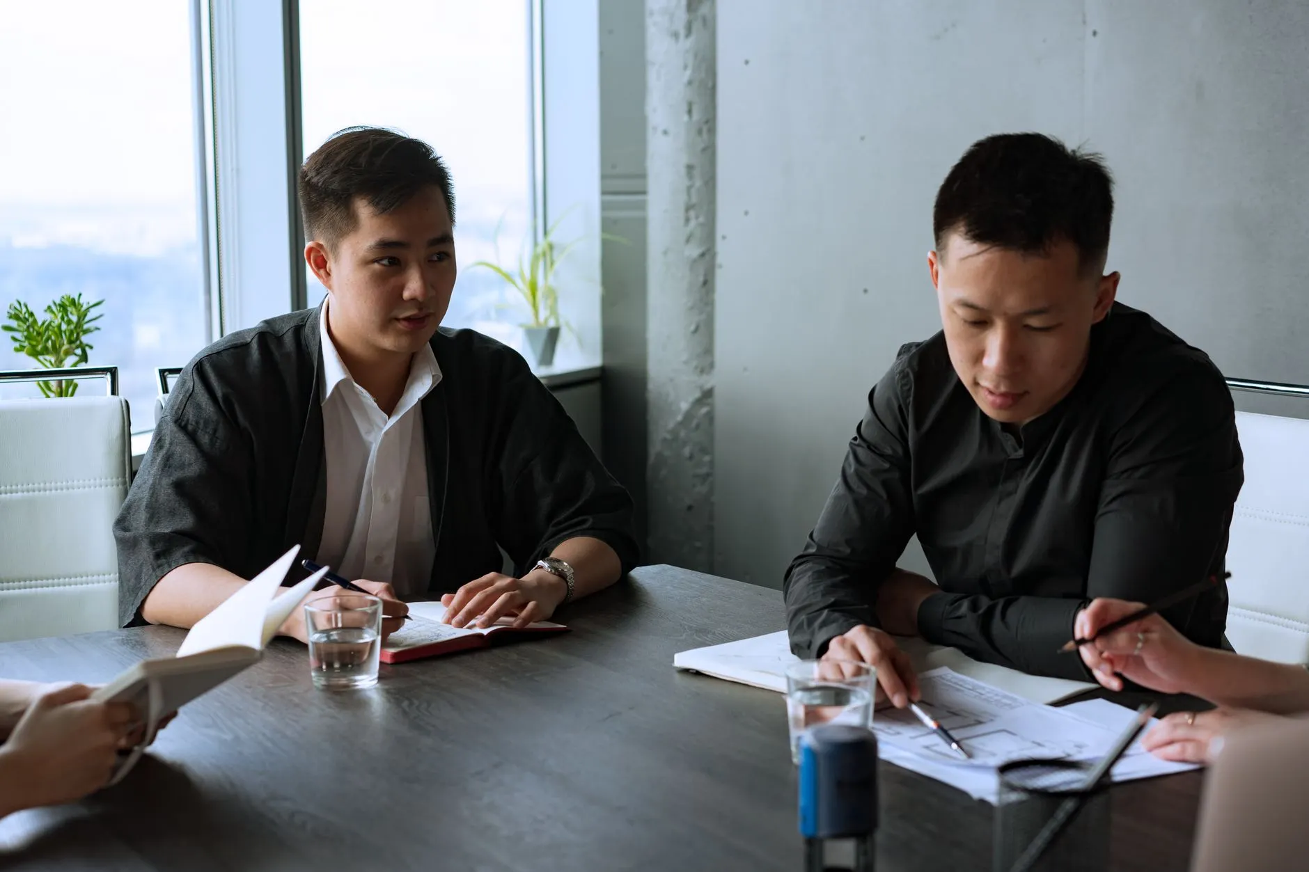 建筑工地施工电梯与挖掘机协同作业方案及效率提升实践