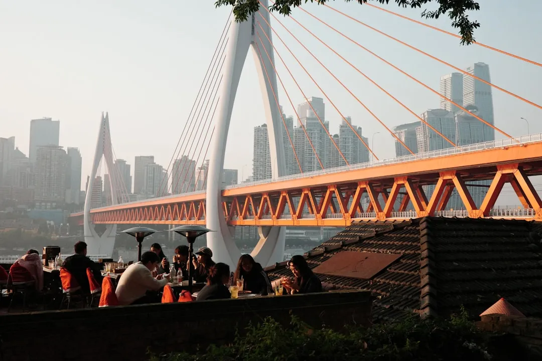 重庆建筑工地塔吊选型要点：恒凡达解析不同吨位适用场景