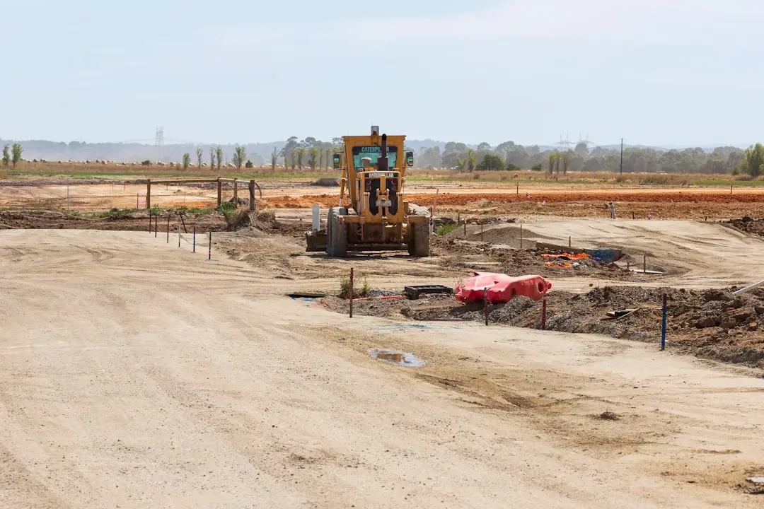 重庆恒凡达塔吊租赁选型指南：覆盖高层建筑与桥梁施工场景正文配图 2