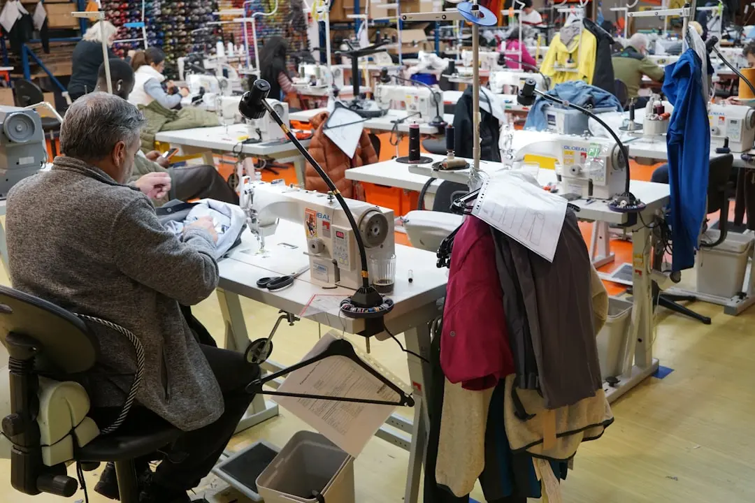 挖掘机与装载机在西南地区土方工程中的设备对比及应用场景
