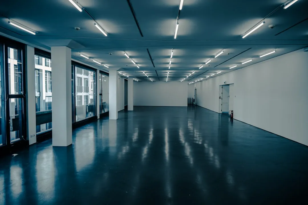 恒凡达塔吊租赁服务在西南地区高层建筑施工中的应用实践