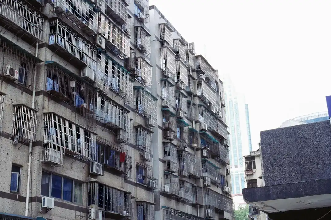 重庆建筑机械租赁市场现状与塔吊施工电梯需求趋势分析