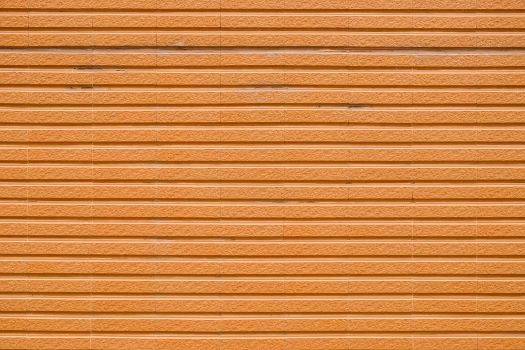 施工电梯与塔吊在高层建筑施工中的配合应用方案
